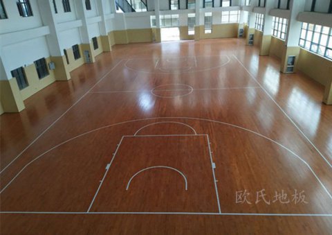 云南省蒙自市师范学院体育馆地板施工
