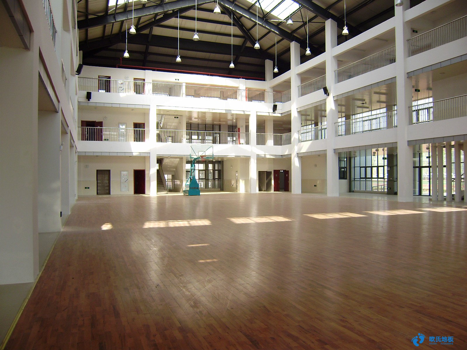 镇江中学体育馆木地板安装案例分享