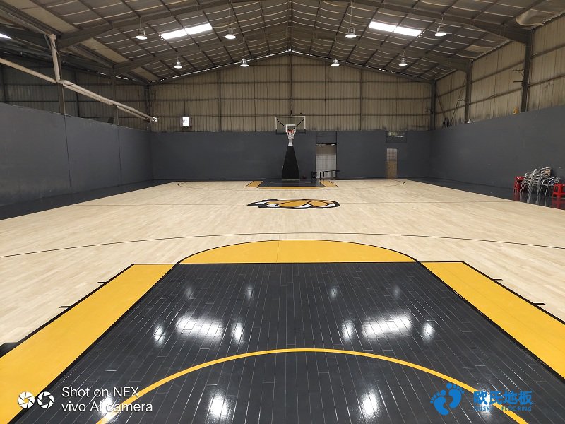 建一个室内篮球场需要多少钱