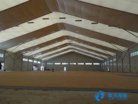 东方羽毛球馆实木运动地板施工