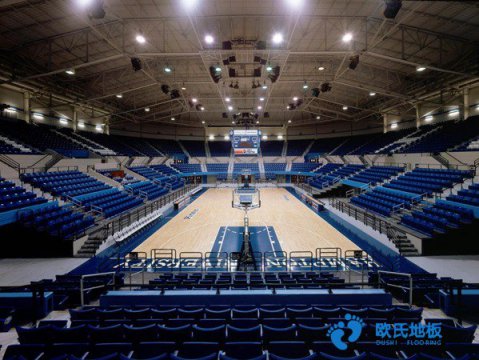 NBA较好的詹姆斯在丈母娘面前像个小学生