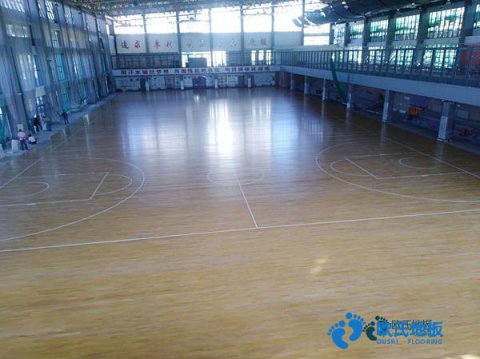 篮球场地板安装方法
