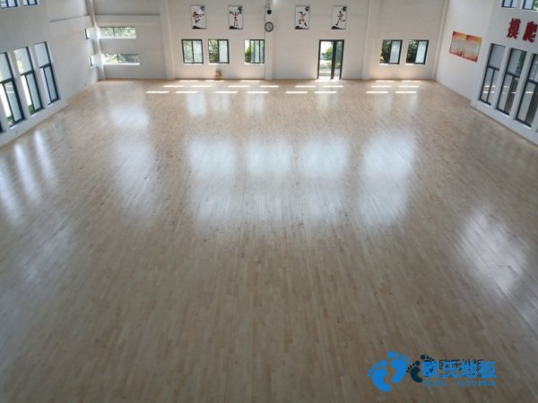 篮球木地板清洁保养