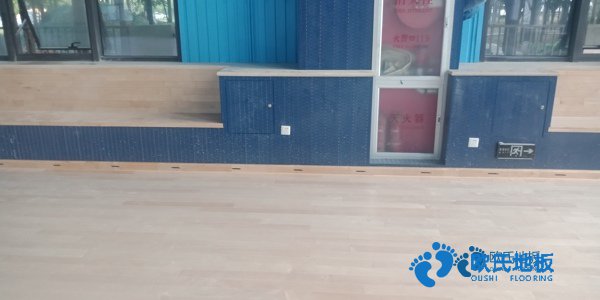 枫木篮球体育地板保养知识