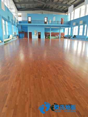 供应运动体育地板安装公司