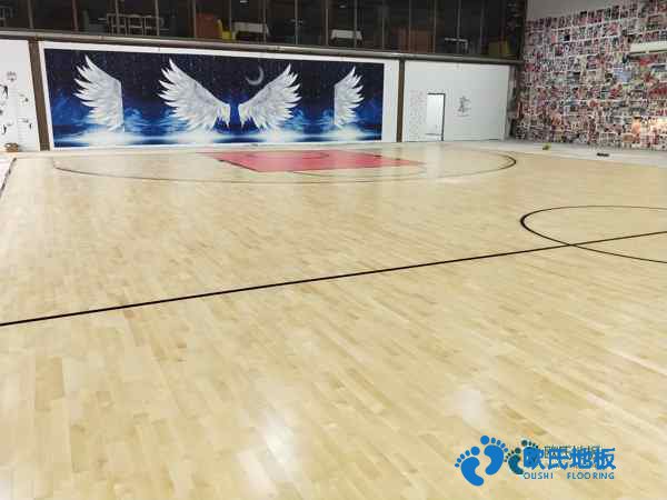购买体育场地地板安装公司