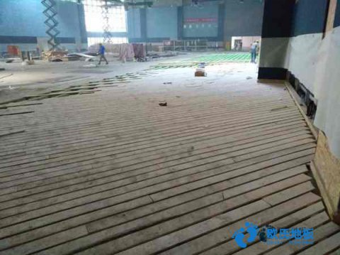 悬浮式运动篮球木地板施工工艺