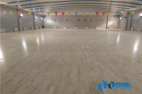 学校篮球场馆地板去哪买