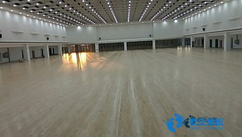 单龙骨运动场木地板保养方法