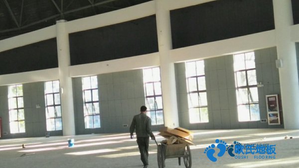 学校篮球场馆地板优点