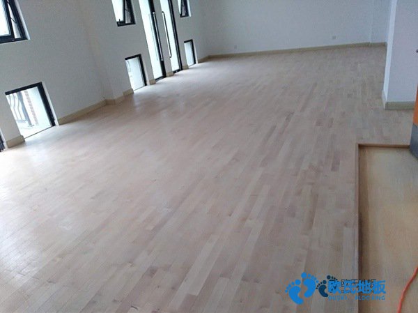 学校篮球场馆地板灰分含量