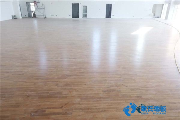 学校运动馆地板施工工艺