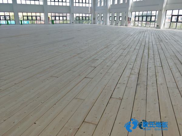 知名运动场地地板施工队