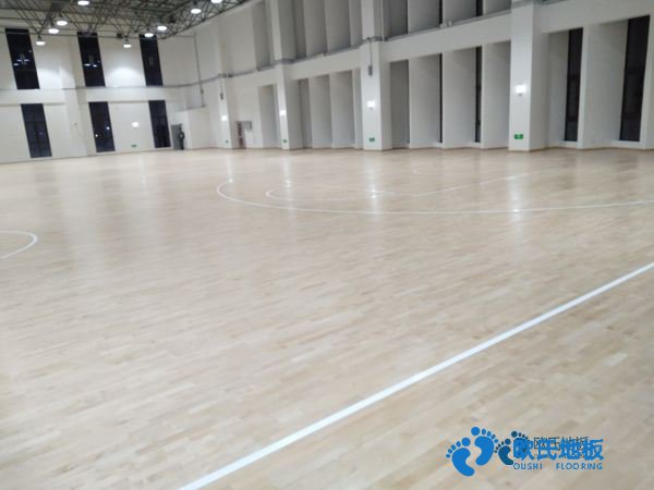 知名运动场地地板施工队