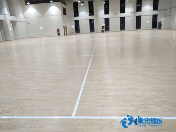 知名运动场地地板施工队