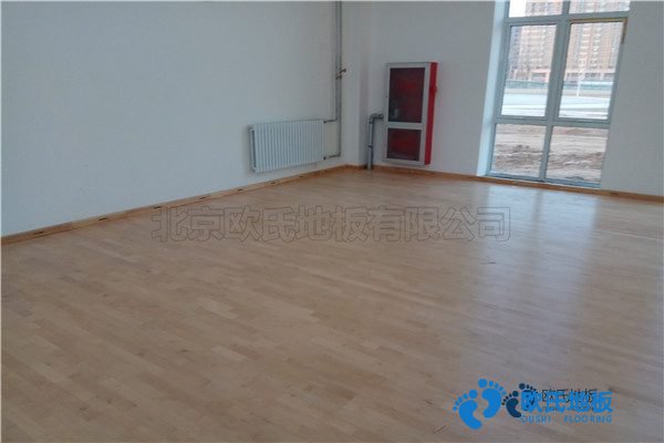 学校篮球场馆地板工艺流程