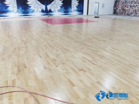 双层龙骨运动场馆木地板保养知识