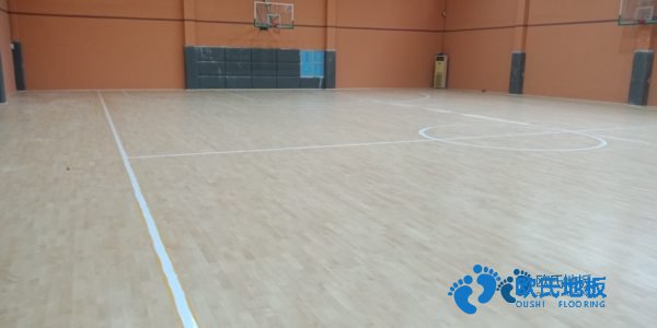 学校篮球场馆木地板生产的工作环境