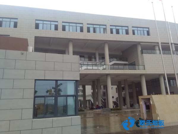学校篮球场木地板防潮层