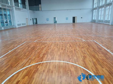 学校篮球馆地板耐磨度
