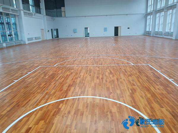 学校篮球馆地板耐磨度