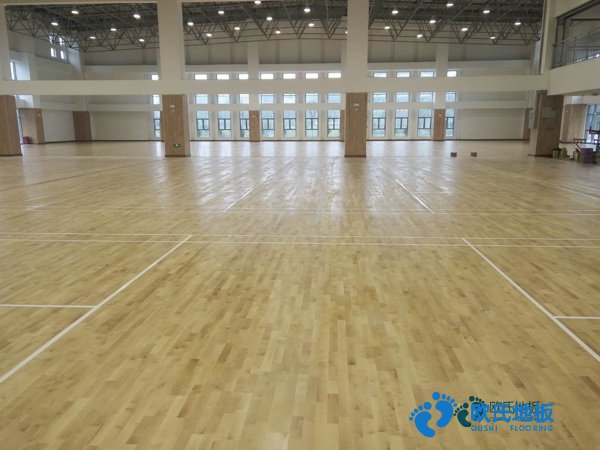 单龙骨运动场地地板保养知识