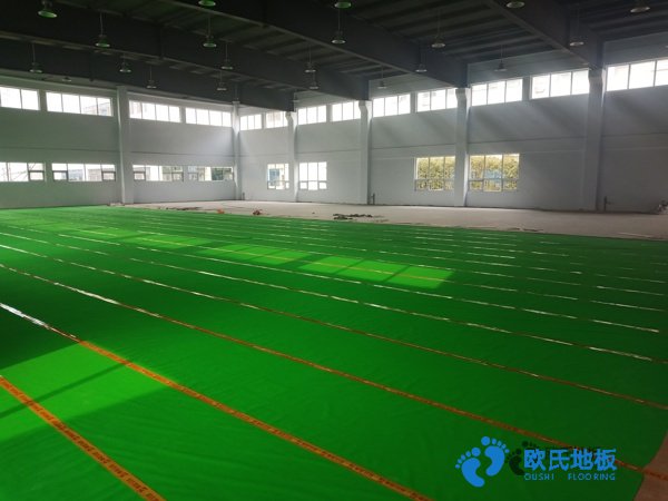 单龙骨运动场地地板保养知识