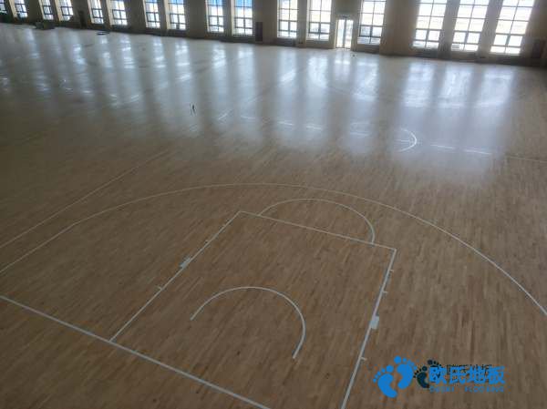 双龙骨篮球场地板保养知识