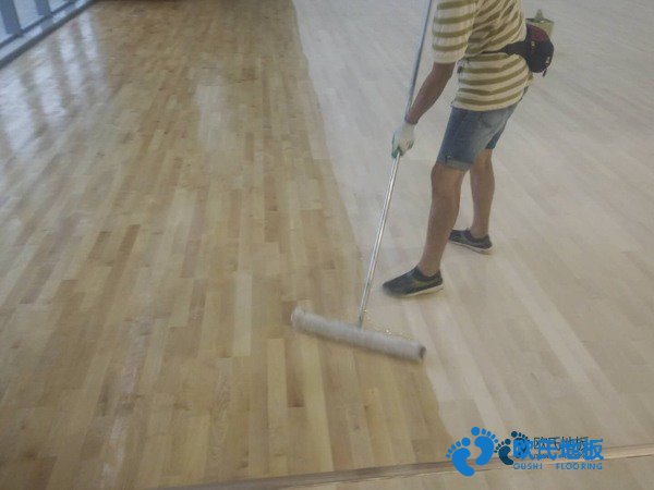 单龙骨运动场地地板如何保洁