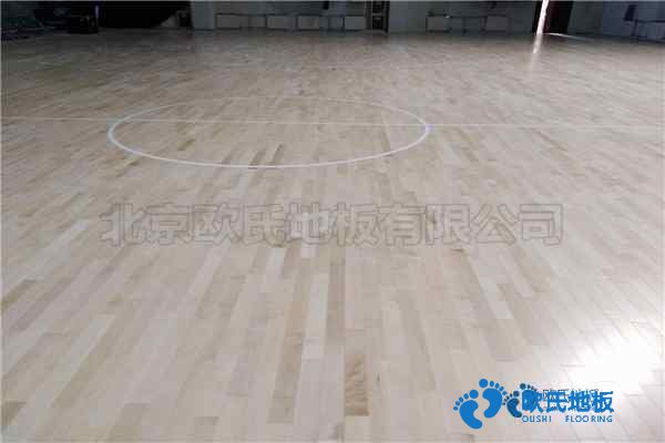 篮球场地地板大概多少钱