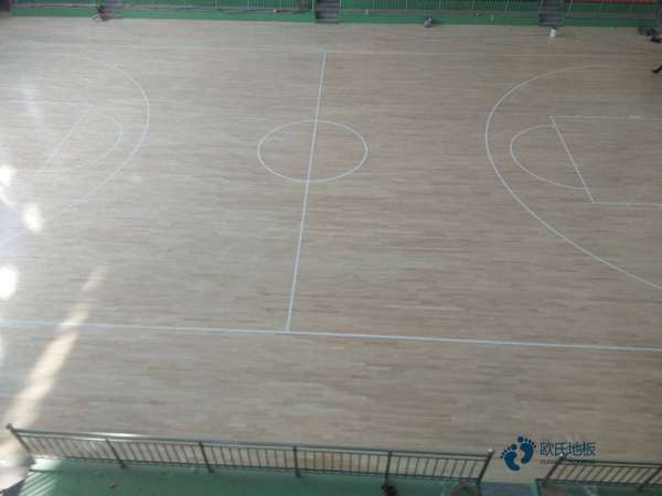 较好的篮球运动木地板用什么材料