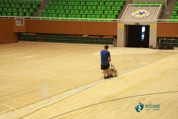 较好的体育运动木地板清洁用什么