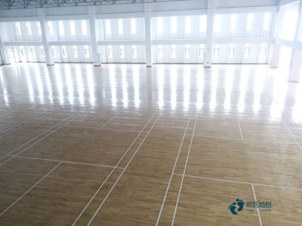 较好的篮球运动木地板怎么更换
