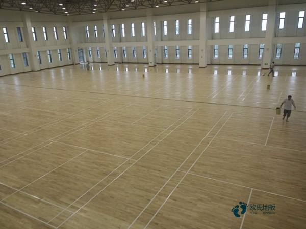 较好的篮球运动木地板怎么画线
