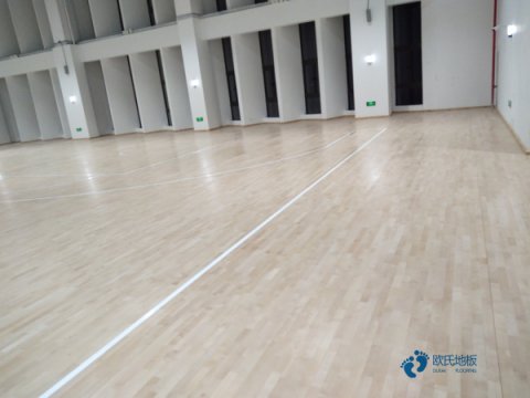 大学体育运动地板施工