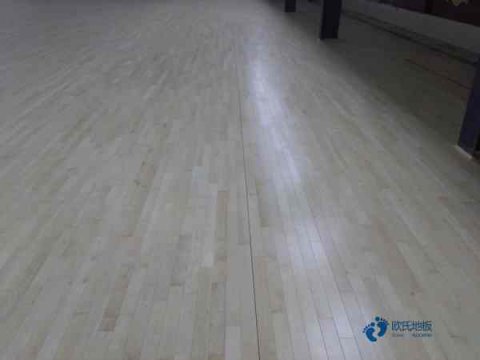 国标运动型木地板施工队