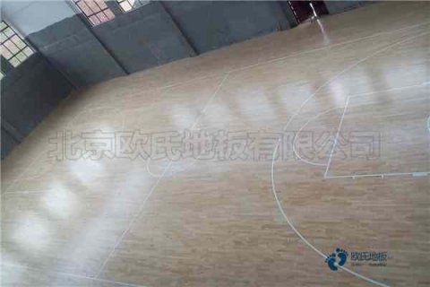 篮球场木地板哪个牌子好
