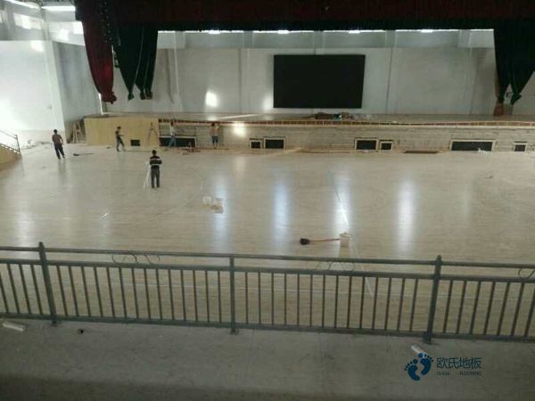 学校篮球运动地板施工队3